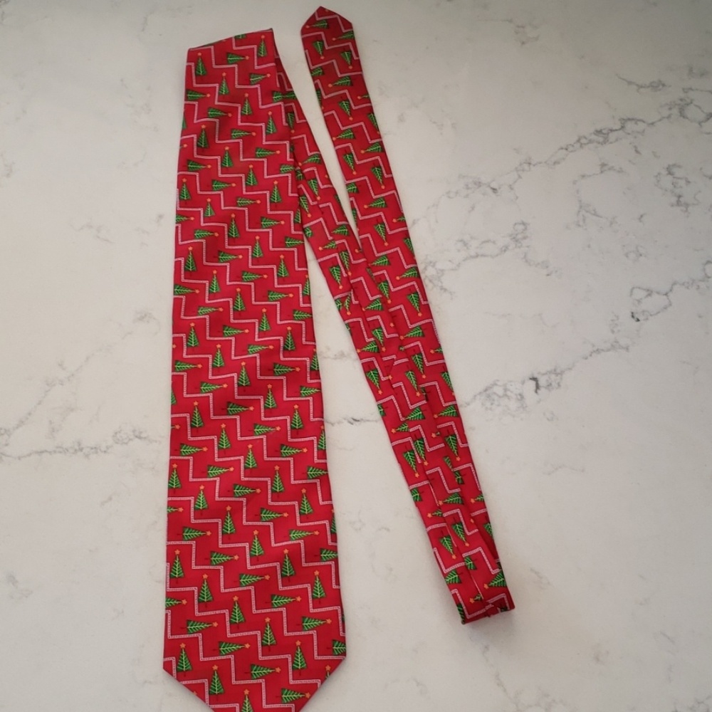 Holiday Traditions Silk Festive Christmas Tree tie